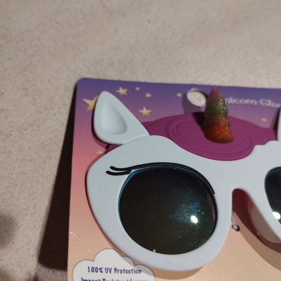 Stand out from the crowd with these fun stylish sunglasses featuring a unicorn - Picture 6 of 9